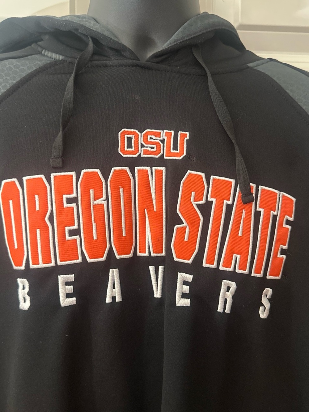 Colosseum Black and Orange Oregon State Beavers Crewneck Hoodie